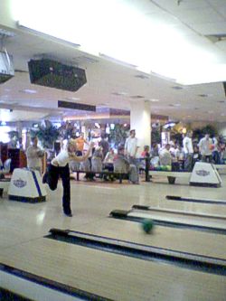 tl_files/ose/bilder/veranstaltungen/2005-06/bowling02.jpg